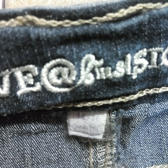 Love @ first sight blue jeans with embroidery - Picture 7 of 8